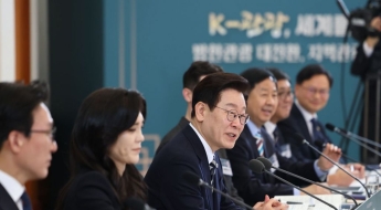 李대통령 주재 국가관광전략회의…외래관광객 3000만 시대 앞당긴다