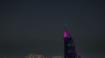 '무차별 공격'에 두바이 랜드마크 '활활'…드론 공격 막았지만 파편에 화재[美 이란 공습]