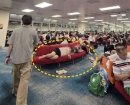 "내 얼굴이 다 화끈" 해외 공항 의자에 드러누운 한국인 모녀 '비매너 논란'