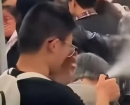 "물 좀 달라" 승객들 눈 못 뜨고 구토…中 지하철 최루액 무차별 난사에 아수라장