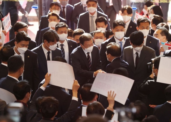 "11월부터 단계적 일상회복내년 예산, 일상 회복 위한 것"