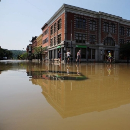 "역대급 홍수"…美 버몬트주, 폭우에 비상사태 선포