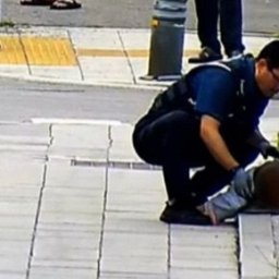 쓰러진 남성에게 콜라 먹인 경찰관…저혈당쇼크 위기 넘겨