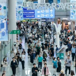 [포토] 여행객들로 붐비는 인천공항 면세구역