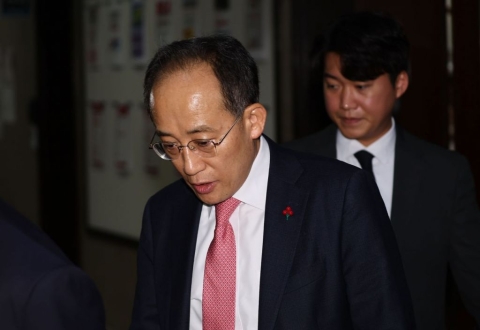추경호 "尹과 짧게 통화만"...계엄해제 방해 의혹 부인