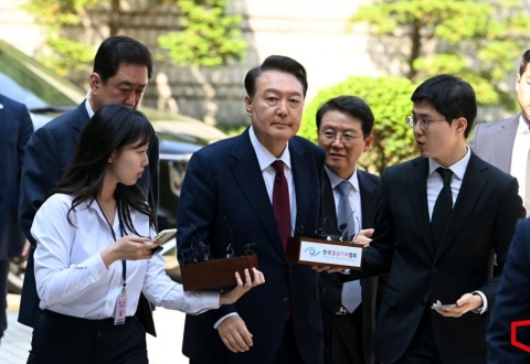 지하 아닌 지상…윤석열, 법원 출석 첫 공개