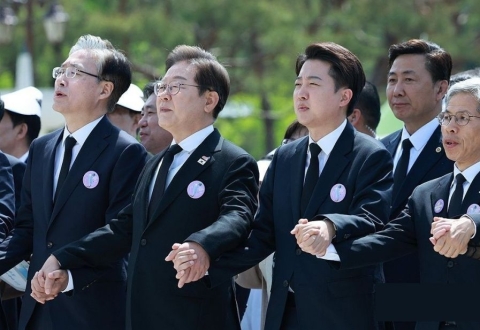 5·18 기념식 참석 대선 후보들 "오월 정신 헌법 전문 수록" 약속