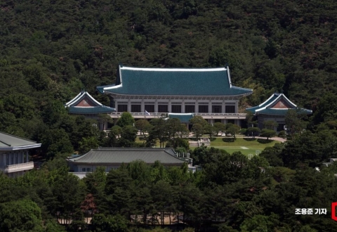 청와대 "노인 무임승차 제한, 고려하지 않는다"