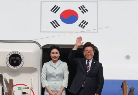 '공군 1호기' 탑승한 李 대통령…G7 참석 차 캐나다로 출국