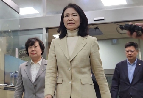 이진숙 석방…與 "국민 상식 부합 안 해"· 野  "미친 나라 바로 잡아야"