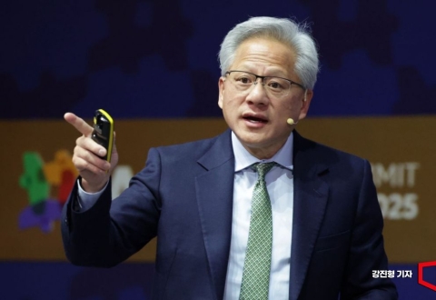 젠슨황 "블랙웰 칩 수요 급증…TSMC에 웨이퍼 추가 주문"