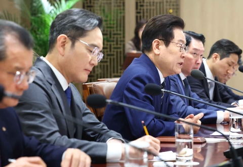 李대통령 "국내 투자·균형발전에 더욱 관심" 강조…'노사 대타협' 노력도 당부