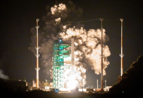 차세대 중형위성 3호, 남극 세종기지와 첫 교신 성공…태양전지판 전개 확인