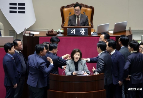 여야, 결국 필리버스터 대치…연말 입법 갈등 고조