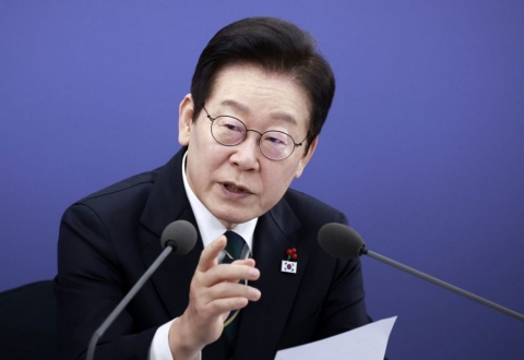 李 "공직자는 국민 두려워해야" 권위·명예만 챙기는 기관장 질타