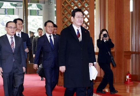 1330일만에 청와대 시대…李대통령 여민1관서 집무