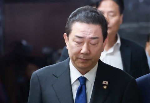 경찰, '공천헌금 의혹' 김병기 부부 등 5명 출국금지