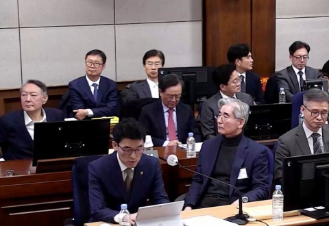 '내란 우두머리 윤석열' 운명의 날 13일로…결심공판 연기