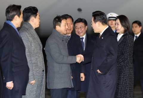 방일 마친 李대통령 귀국…15일 UAE 행정청장 접견 