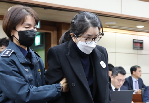 김건희 1심 징역 1년8개월… 전직 대통령 부부 첫 동시 실형