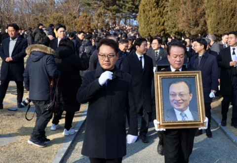 故 이해찬 전 총리 영면에 들다