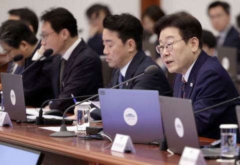 李대통령 "최다·최고·최대 성과 추렸다"…경제는 '코스피 신기록'