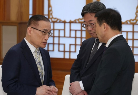 靑, 긴급 대미통상현안 회의…"기존 상호관세 무효, 불확실성 증가"