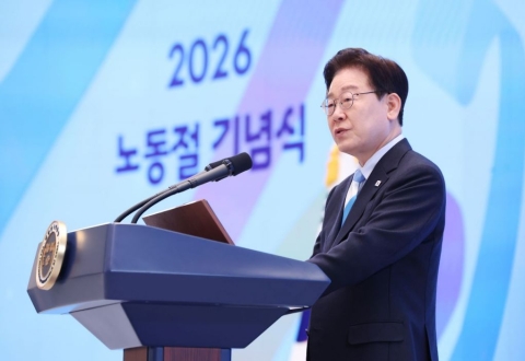 李, 63년 만의 노동절 "차이를 이유로 등 돌리거나 적대하면 안 돼"