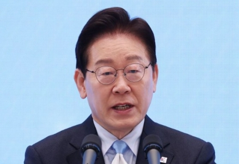 63년 만에 제자리 찾은 '노동절'…'소년공' 출신 李대통령, 양대 노총과 한 자리
