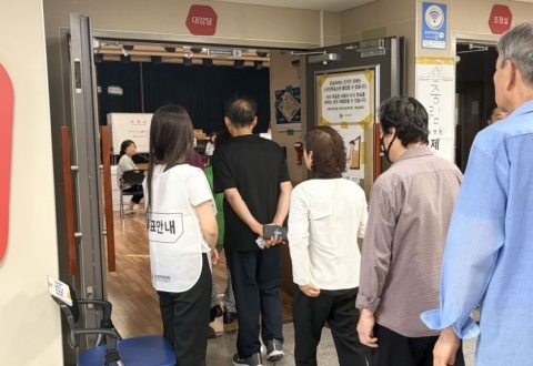 "배고픈 시절엔 민주주의가 뭔지도 몰랐지"  뜨거운 한표