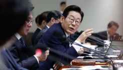 李대통령 "부동산 지나치게 과대평가…일본처럼 될 가능성 매우 높아"
