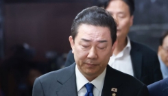 경찰, '공천헌금 의혹' 김병기 부부 등 5명 출국금지