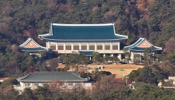 靑 "북한 미사일 발사는 안보리 결의 위반…도발 즉각 중단"