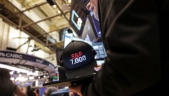 S&P500 장중 7000선 돌파…美 금리 동결