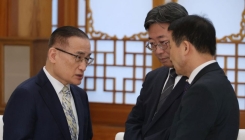 靑, 긴급 대미통상현안 회의…"기존 상호관세 무효, 불확실성 증가"