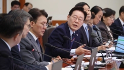 李 "빚 20배 늘어도 콩나물 팔아 갚는 게 맞느냐"…배드뱅크 '상록수' 질타