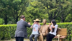 李대통령, 봉하마을 '일베' 사진 논란에 "사이트 폐쇄·징벌 배상 검토"