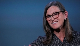 [비트코인 지금]캐시 우드 "비트코인, 스테이블코인에 자리 뺏겨"…강세전망 하향