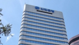 "특정 인물에 치우치지 않게"…차기 회장선출, 신한금융이 '공정성'에 공 들이는 까닭[1mm금융톡]