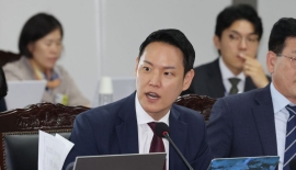 與원내지도부, 정책수석에 김한규…소통수석에는 전용기