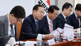 與 "탄핵 기각 시 주도한 의원·정당에 민형사상 책임 물어야"