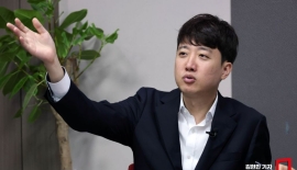 "대통령은 괜찮고 배우는 은퇴?"…이준석, 조진웅 논란 겨냥해 이재명 직격