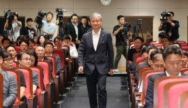 이찬진 금감원장 "금융소비자 보호 최우선 과제로 삼겠다"