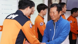 '취임 100일' 정청래, 기자회견 대신 봉사·민원청취