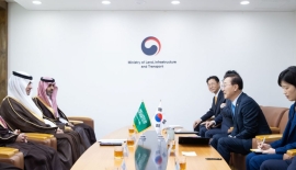김윤덕 국토장관, '해외건설 1위' 사우디서 K건설 세일즈