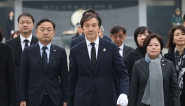 당대표 복귀 조국, 지지율 회복·지방선거 대비 등 과제 산적