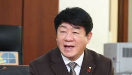 농산물 불법유통 몸으로 막던 서예가, 서민금융 버팀목 되다[만보정담]