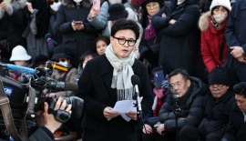 "尹 꼬붕" "참 시끄러워"…한동훈-조국 거친 설전