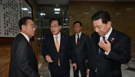 민주 "주호영 부의장 사퇴 촉구 결의안 제출 예정…'필버' 사회 안 봐"