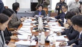 과방위 소위, 與 주도 '허위조작정보 징벌적 손배법' 통과